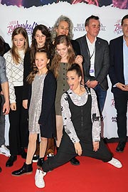 Hedda Erlebach, Leonore von Berg, Laila Padotzke, Lilith Julie Johna bei der Premiere von "Vier Zauberhafte Schwestern" (©Foto. Martin Schmitz)